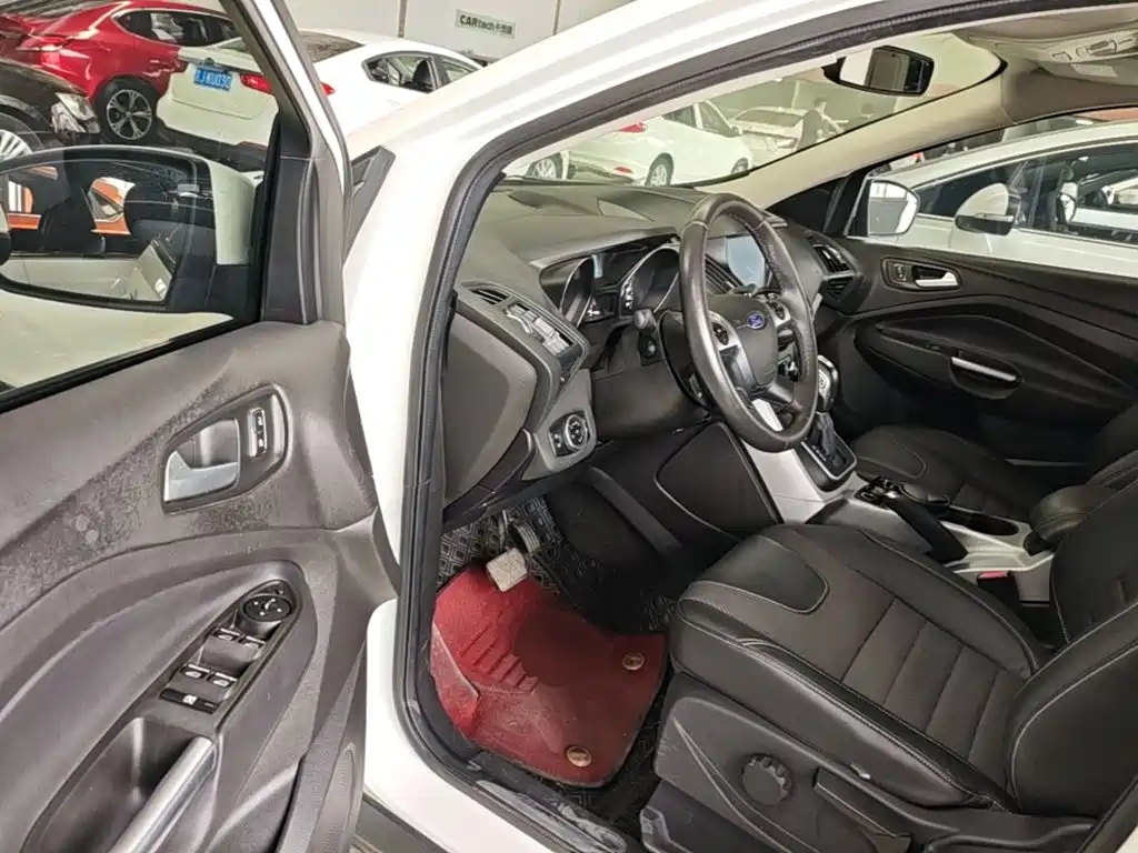 Ford Kuga 2015 — фото 16