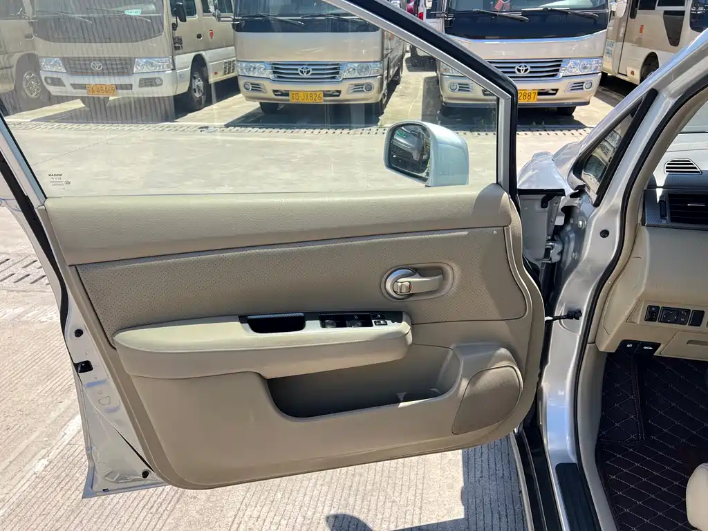 Nissan Tiida 2011