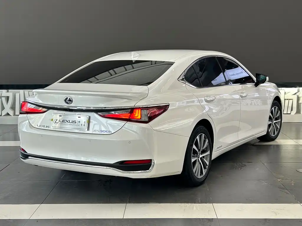 Lexus ES 2020 — фото 4