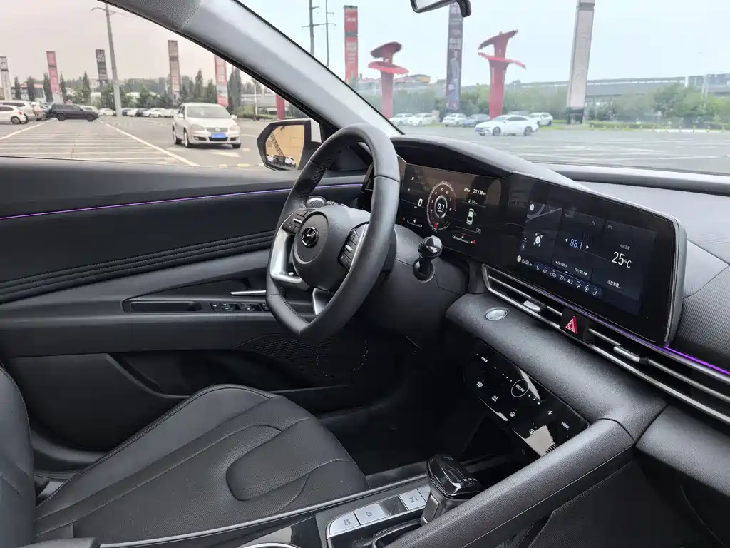 Hyundai Elantra 2023 — фото 15