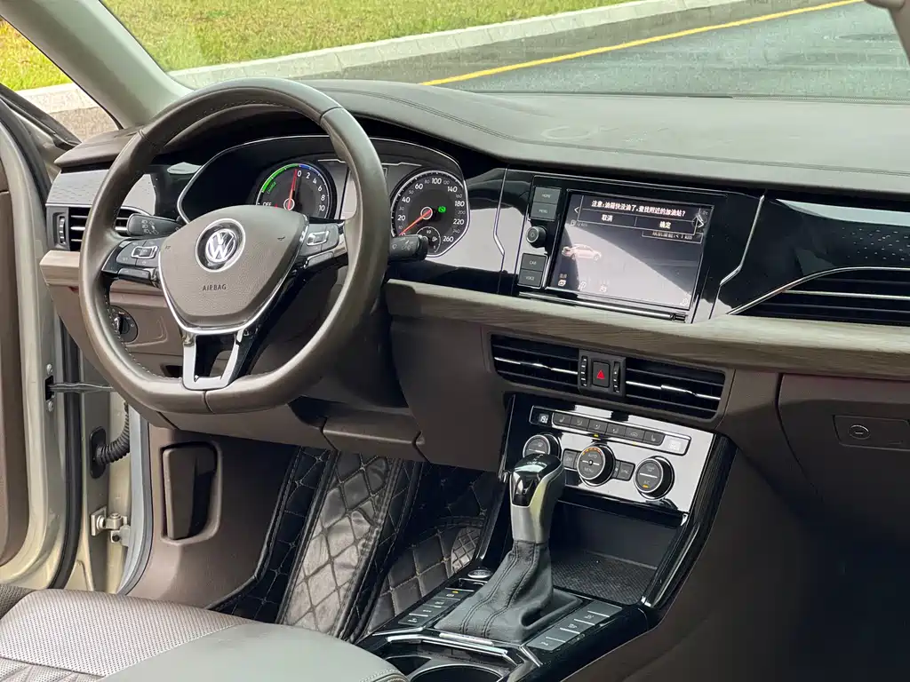 Volkswagen Passat PHEV 2019 — фото 14
