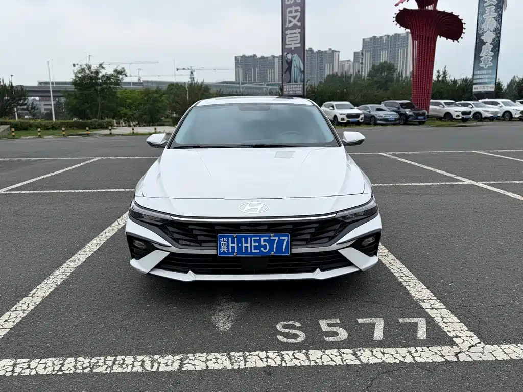 Hyundai Elantra 2023