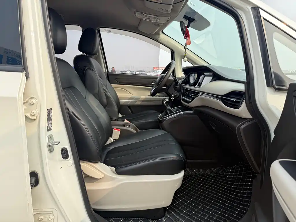 GAC Motor Trumpchi M6 2019 — фото 8