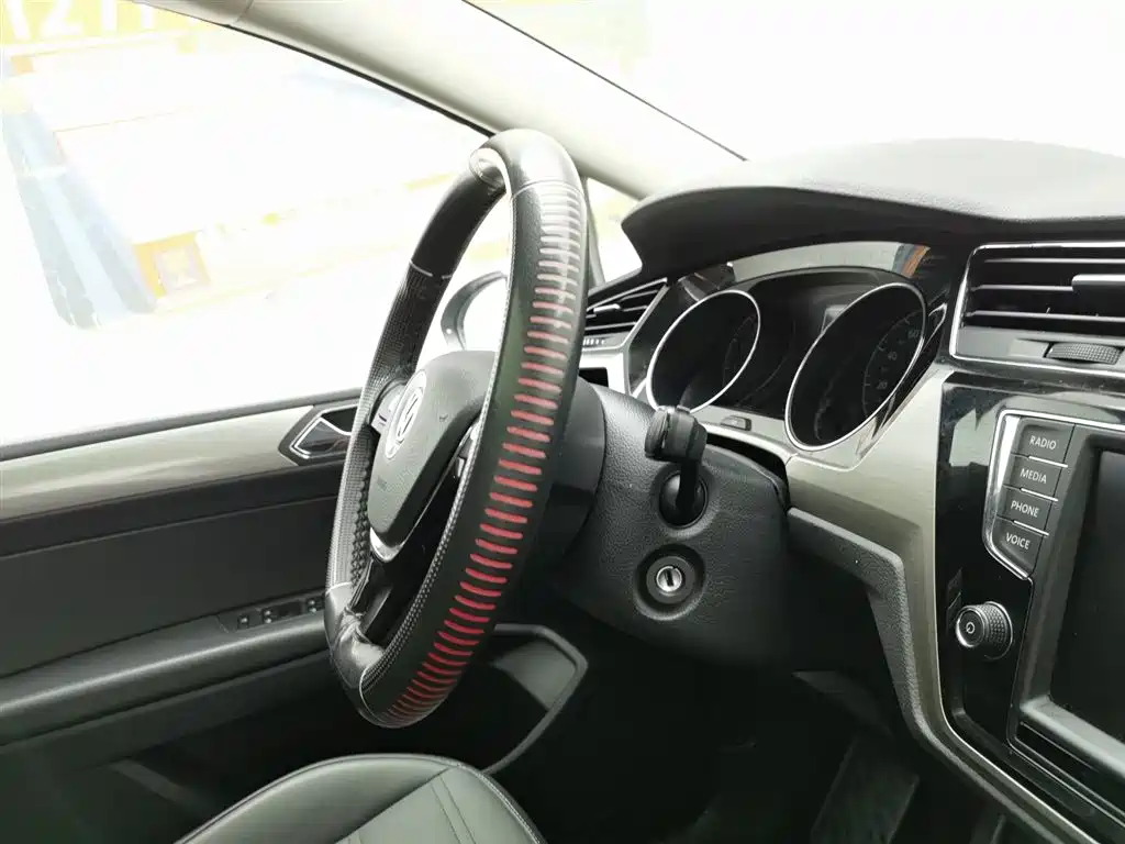 Volkswagen Touran 2019 — фото 22
