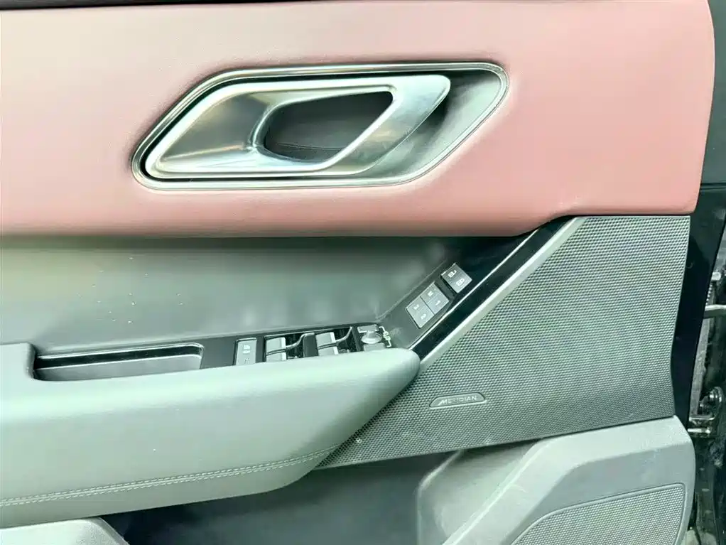 Land Rover Velar 2025 — фото 13