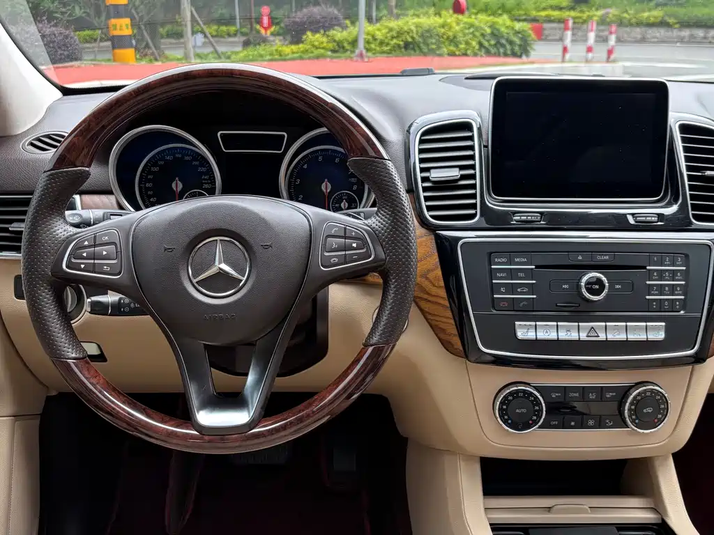 Mercedes-Benz GLE 2016 — фото 10