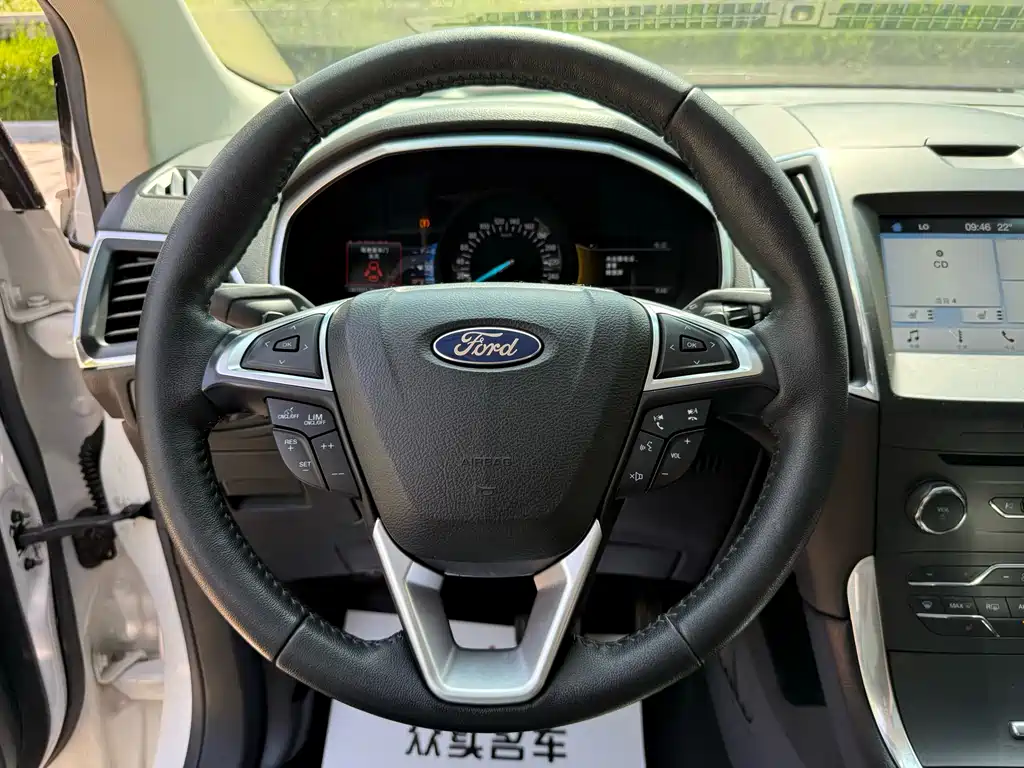 Ford Edge 2017 — фото 10