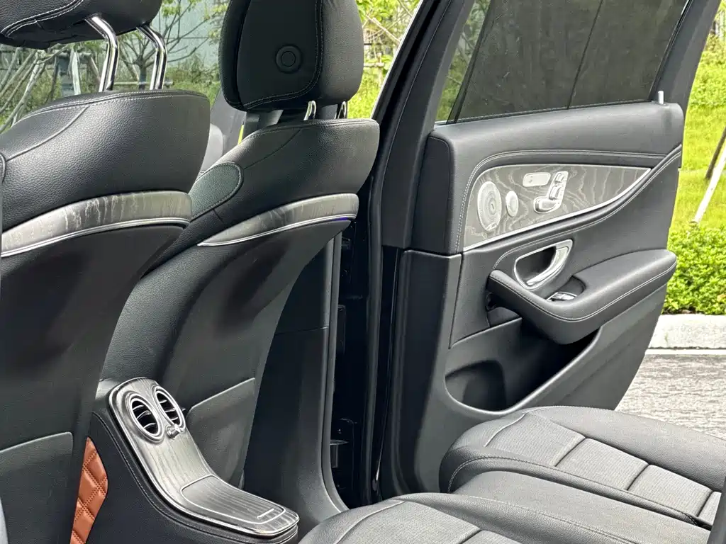 Mercedes-Benz E-Class 2020 — фото 13