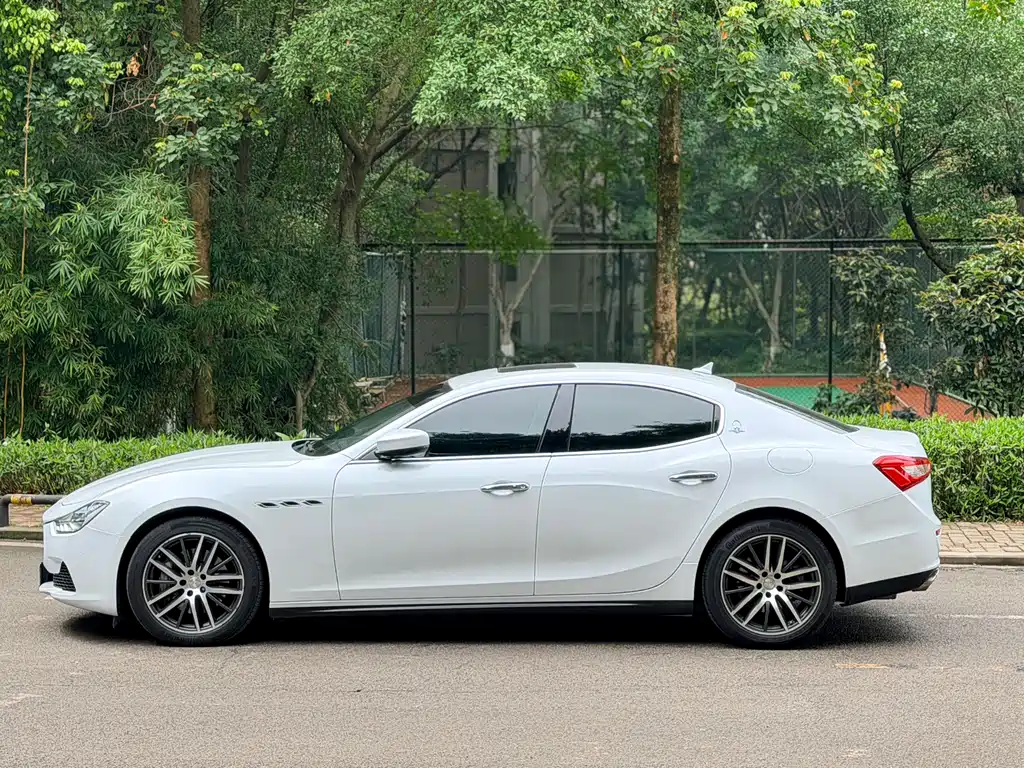 Maserati Ghibli 2017 — фото 10