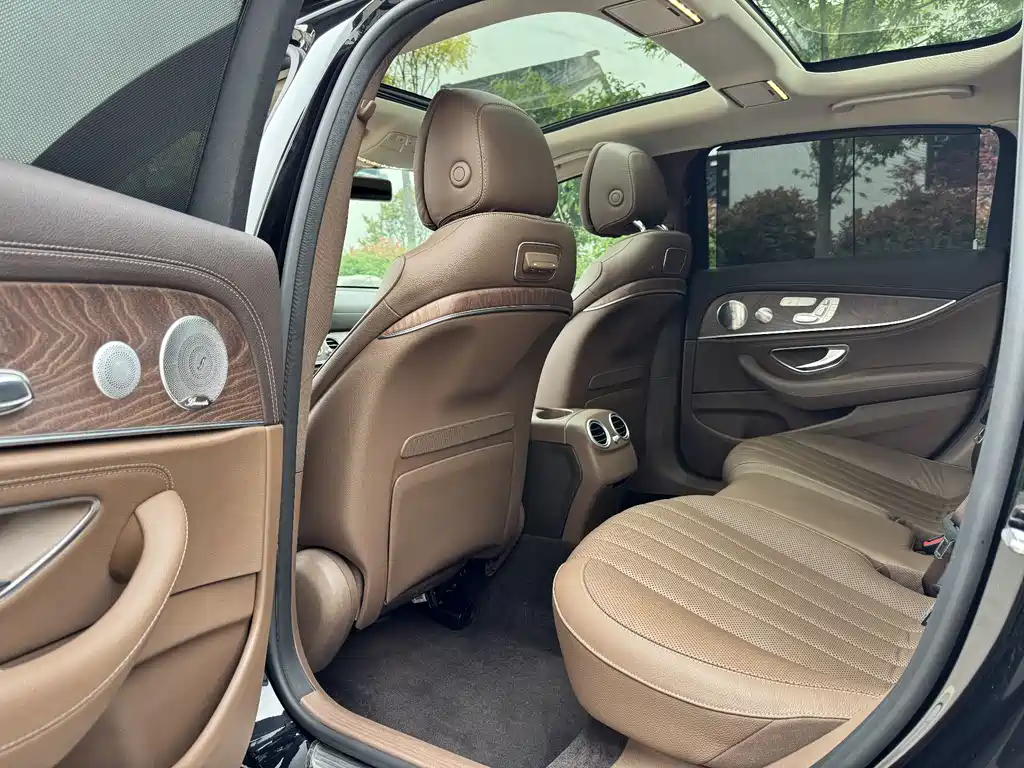Mercedes-Benz E-Class 2020 — фото 10