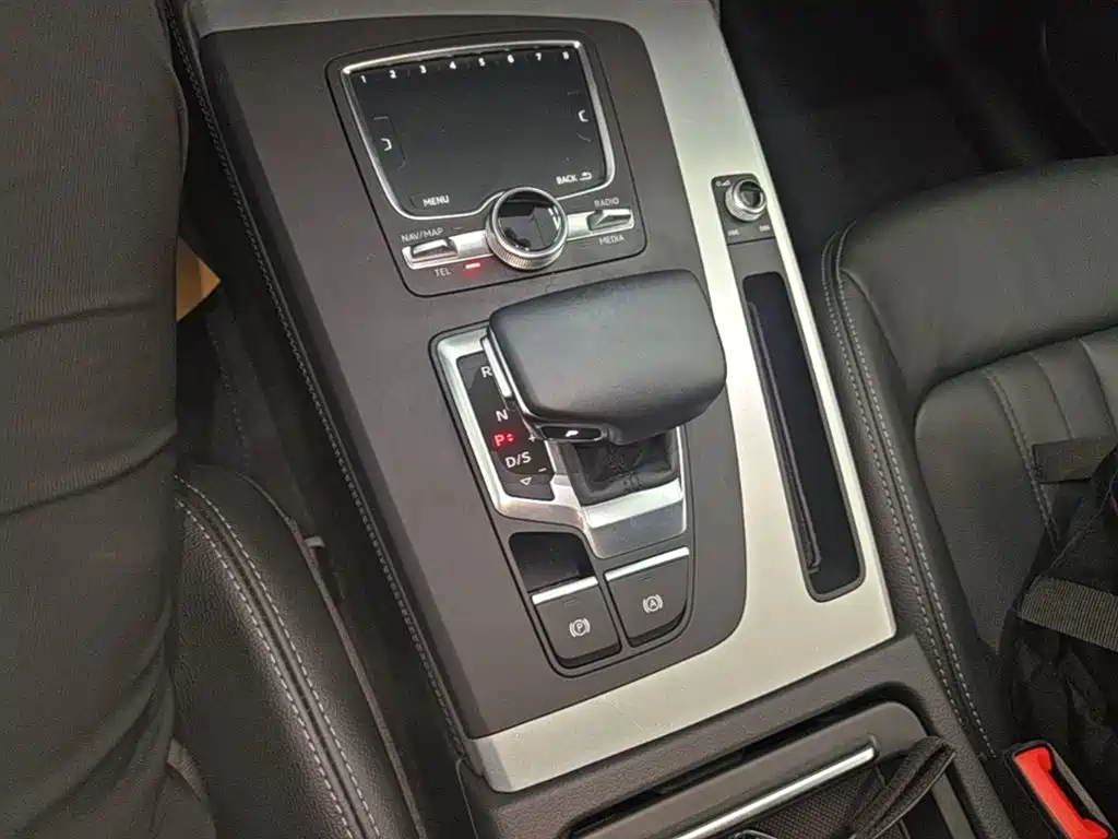 Audi Q5L 2020 — фото 14