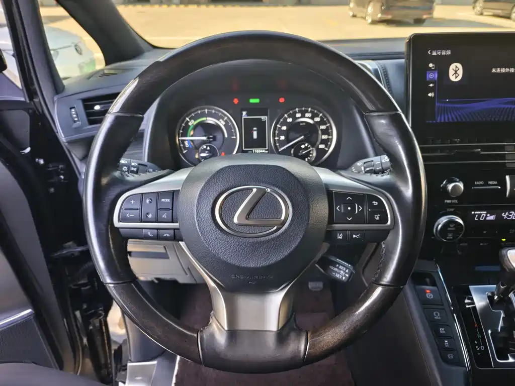 Lexus LM 2021 — фото 9