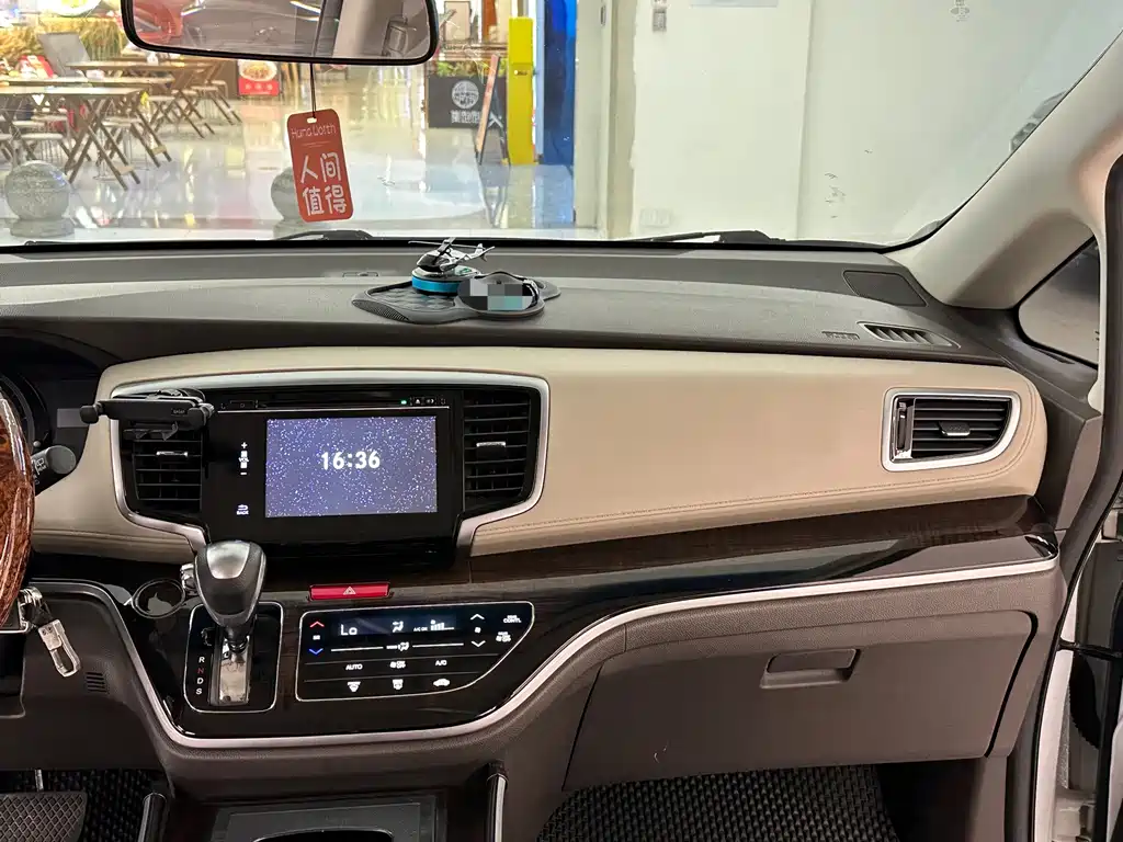 Honda Odyssey 2017 — фото 12
