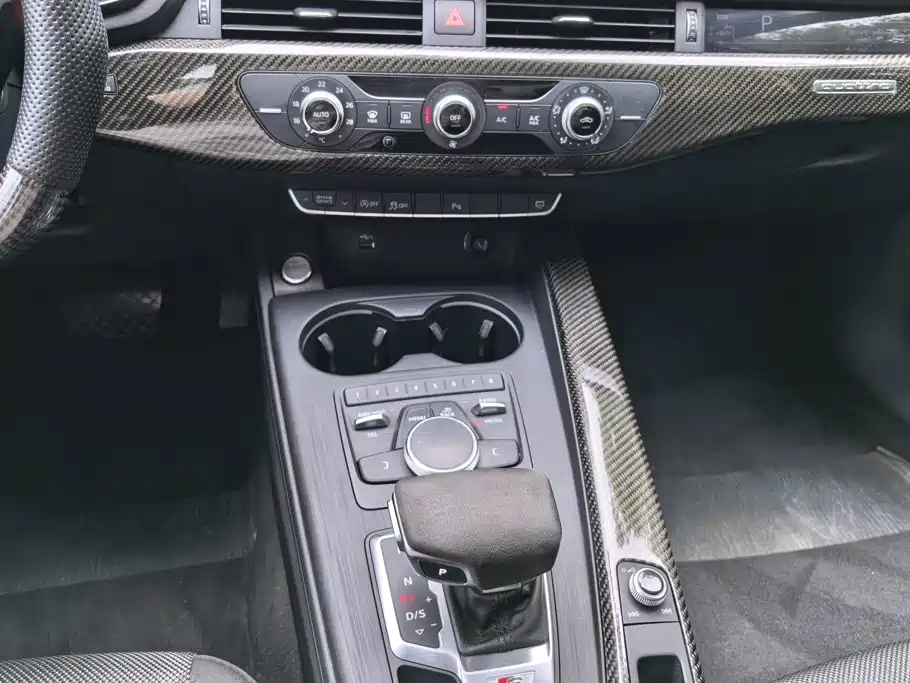 Audi A4L 2018 — фото 15