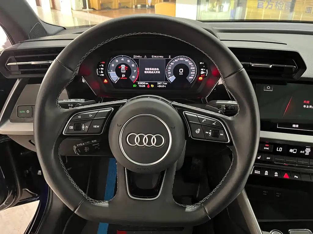 Audi A3 2023 — фото 12