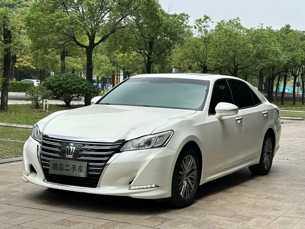 Toyota Crown 2018 — фото 1