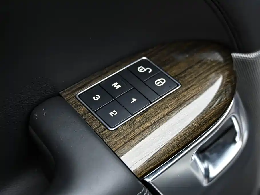 Land Rover Range Rover Sport New Energy 2018 — фото 24