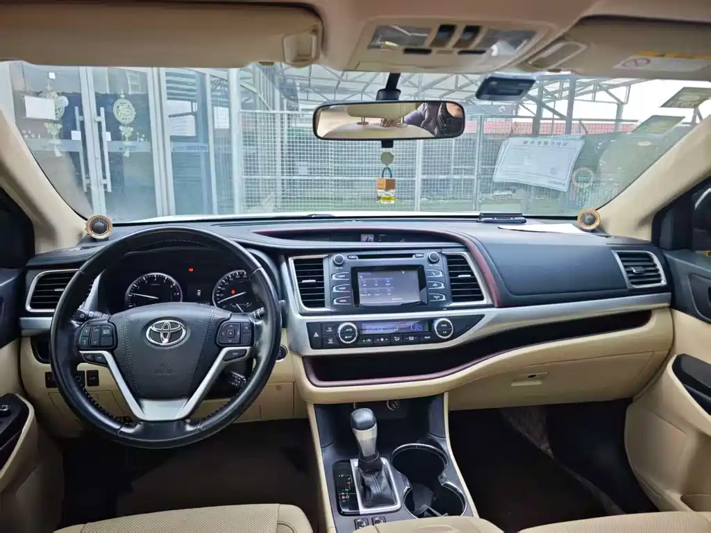 Toyota Highlander 2015 — фото 12