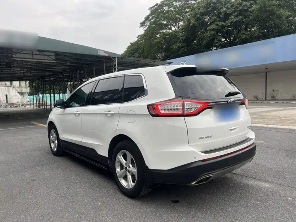 Ford Edge 2017 — фото 25