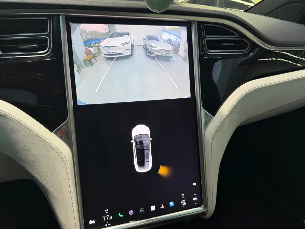 Tesla Model X 2016 — фото 13