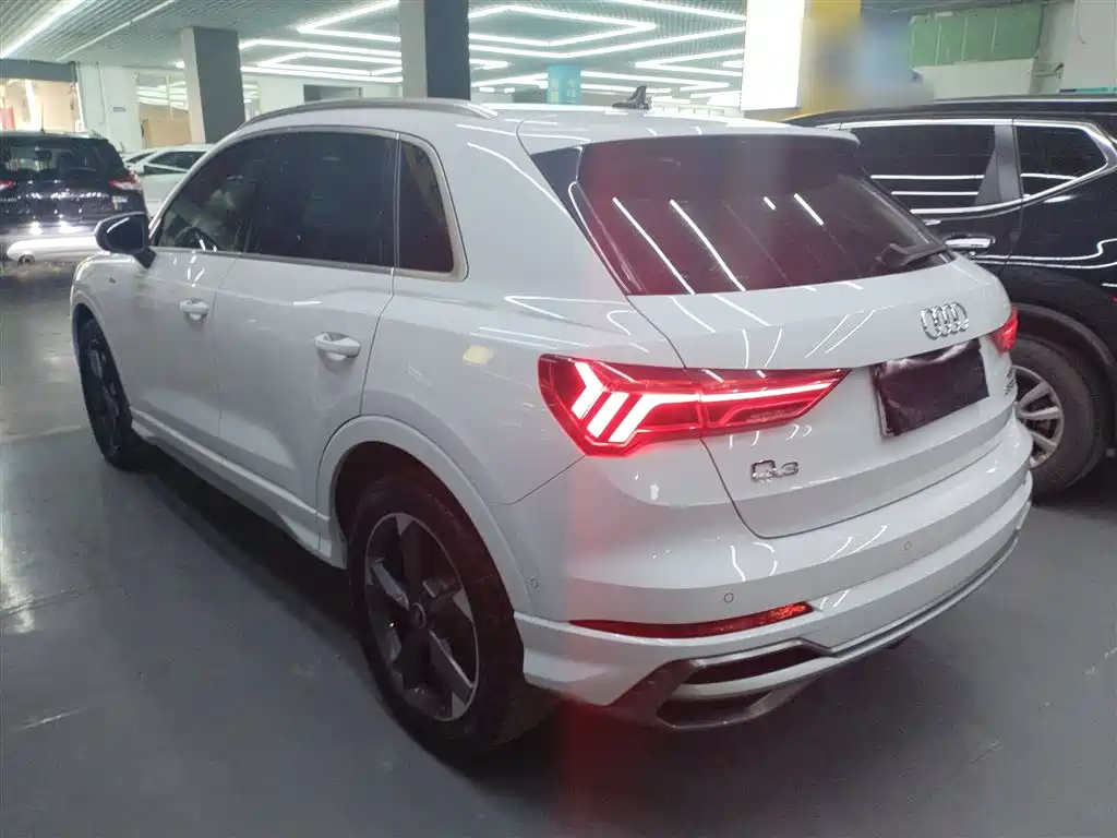Audi Q3 2021 — фото 23