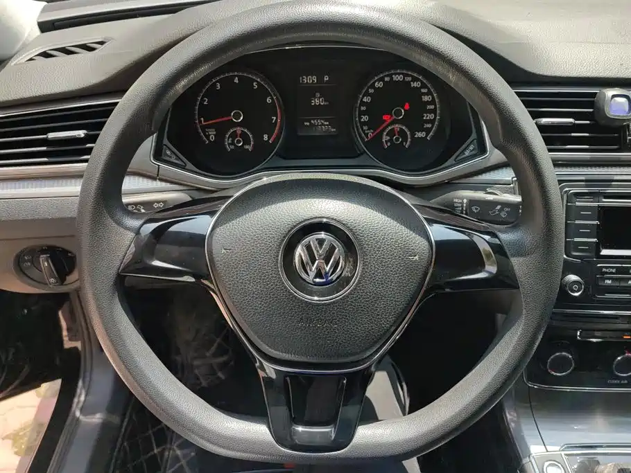 Volkswagen Passat 2019 — фото 15