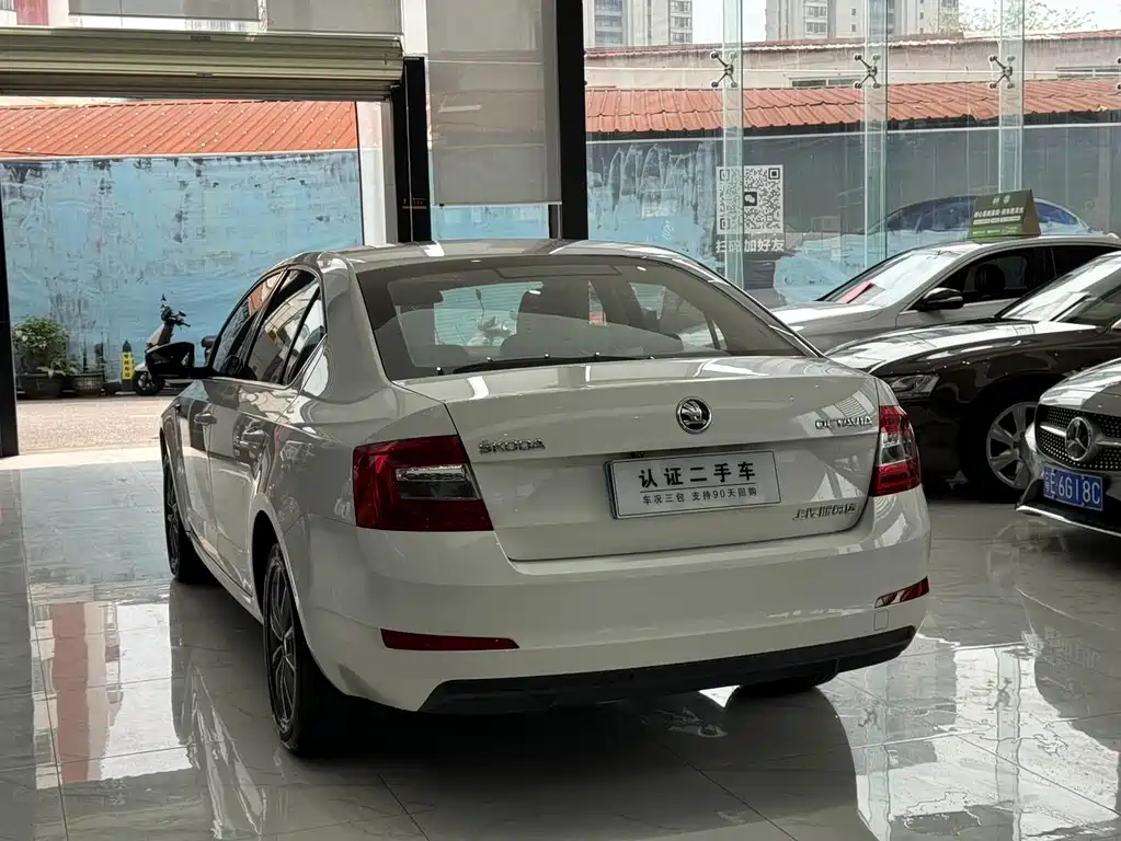Skoda Octavia 2017 — фото 12