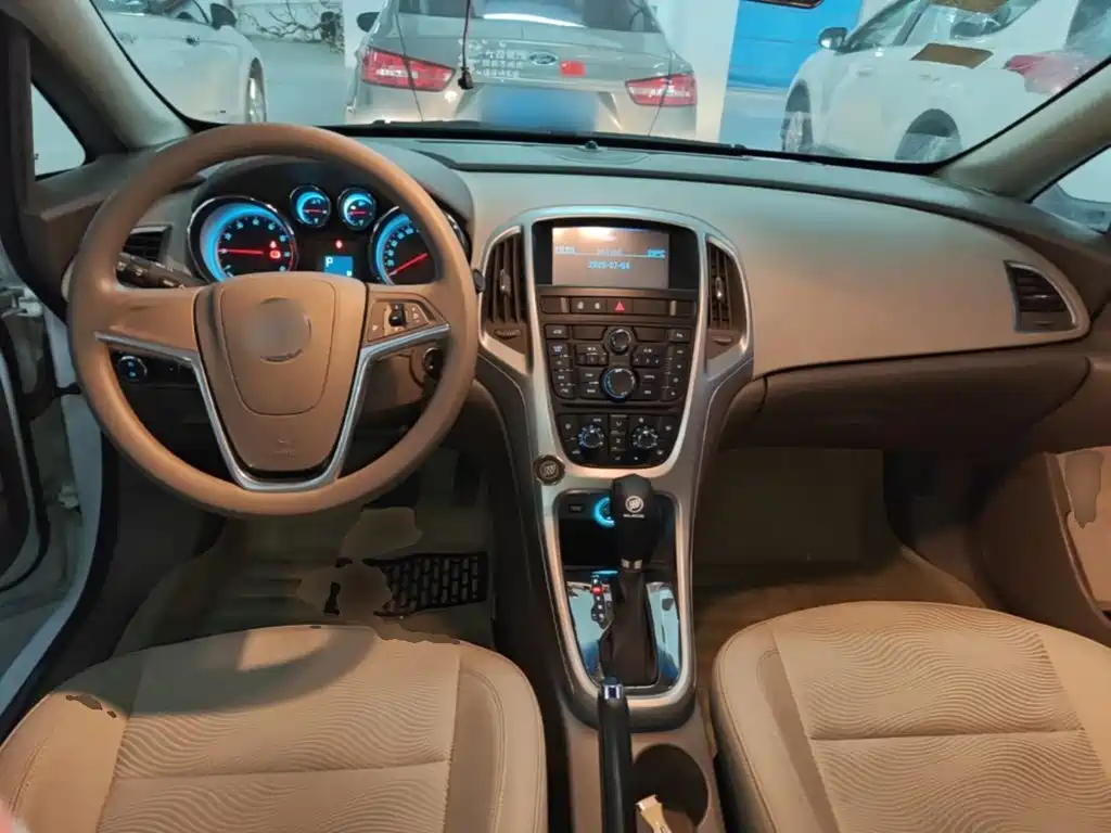Buick Excelle 2014 — фото 10