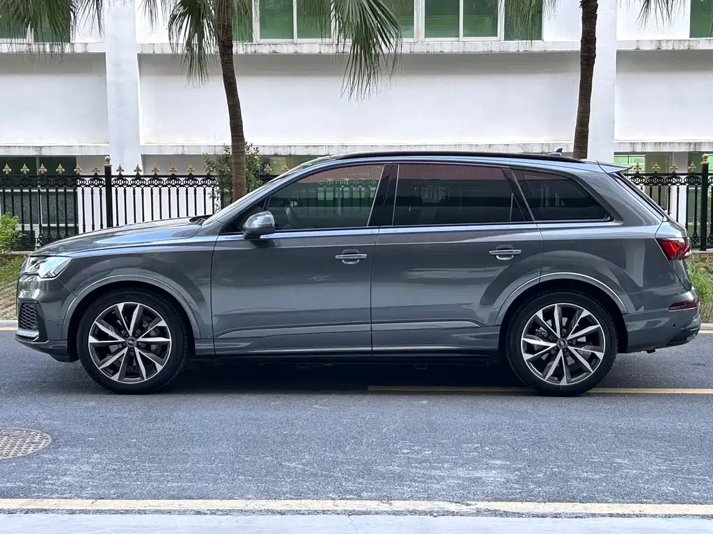 Audi Q7 2021 — фото 4