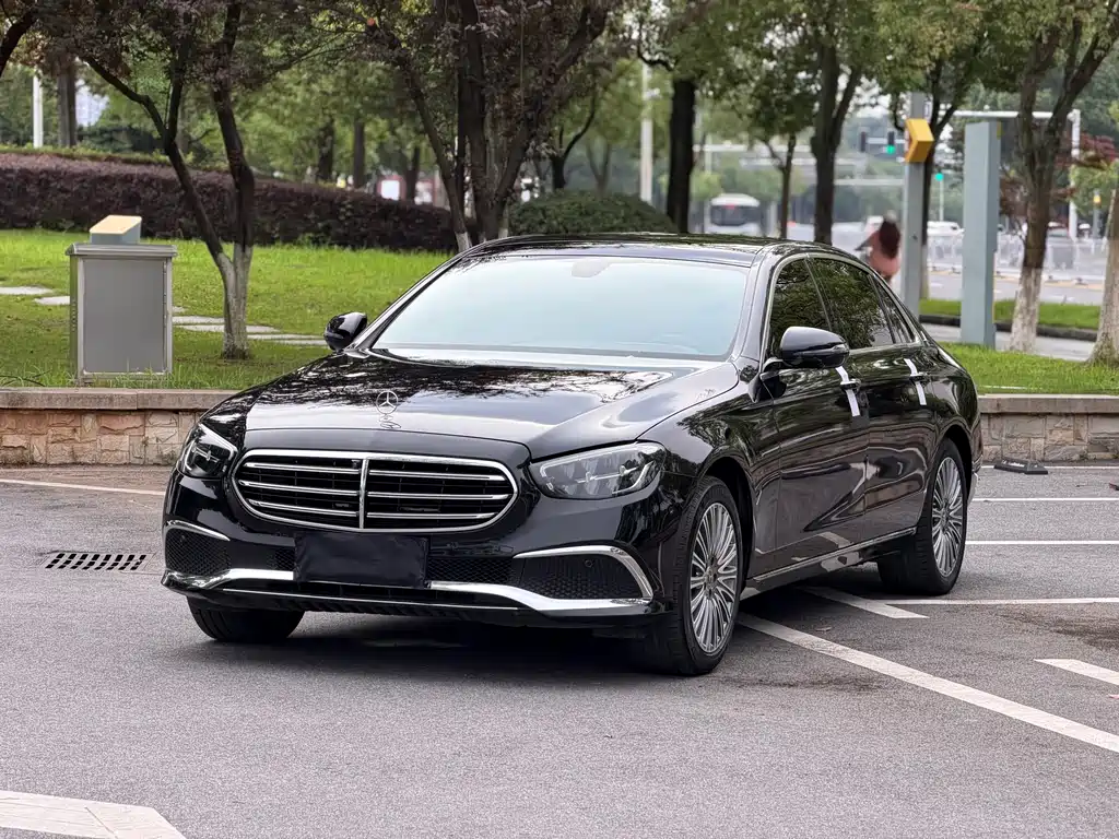 Mercedes-Benz E-Class 2022 — фото 8