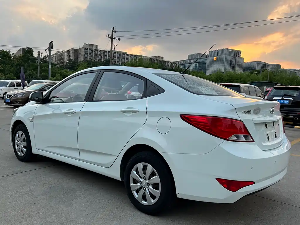 Hyundai Verna 2016 — фото 11