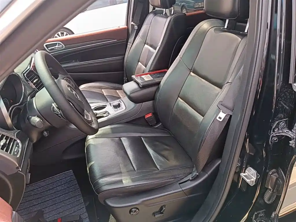 Jeep Grand Cherokee 2022 — фото 15