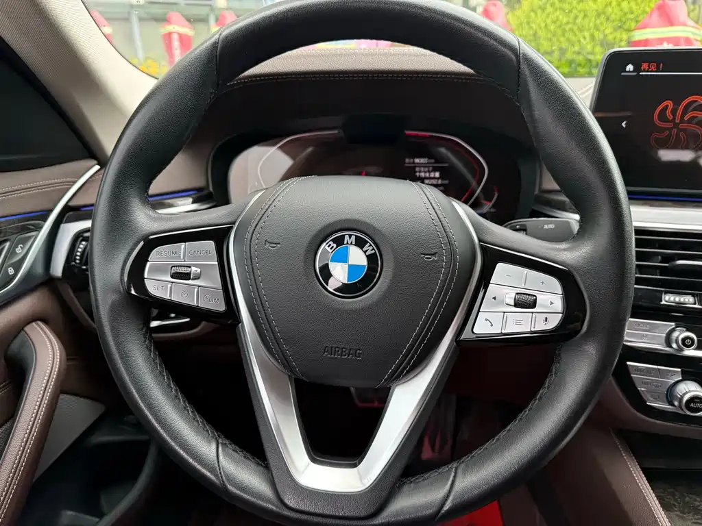 BMW 5 Series 2021 — фото 12
