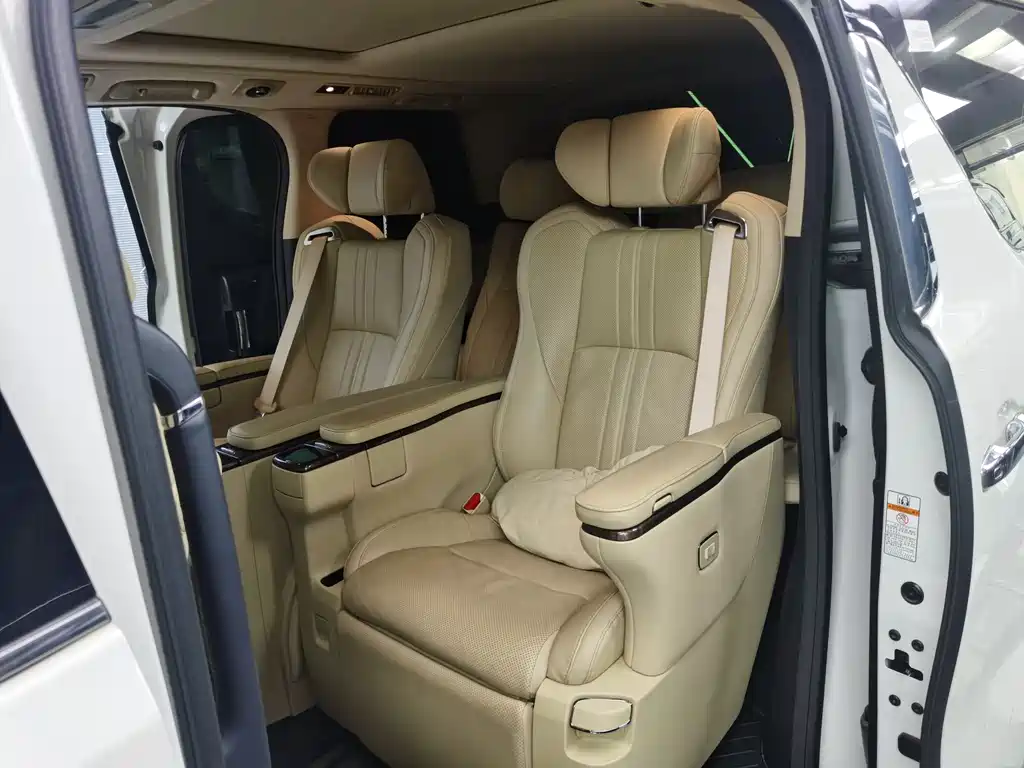 Toyota Alphard 2022 — фото 12