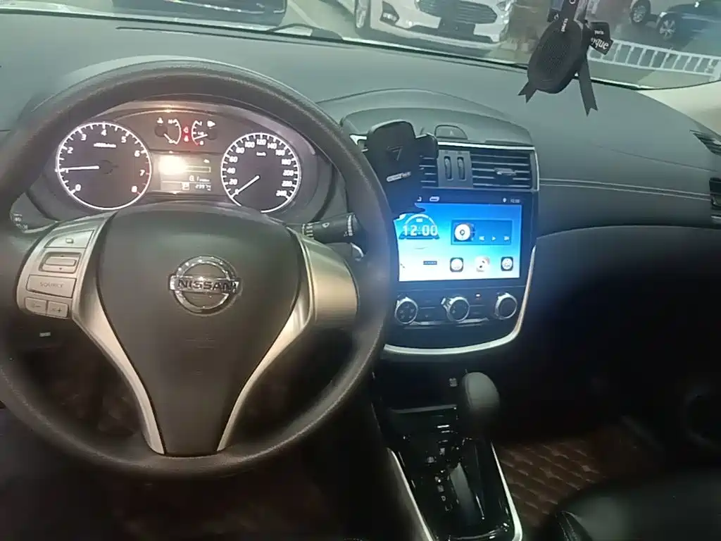 Nissan Tiida 2018 — фото 10