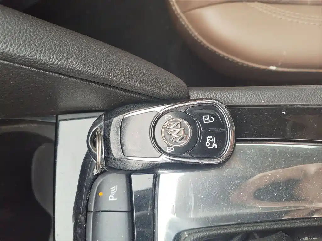 Buick Regal 2018 — фото 17