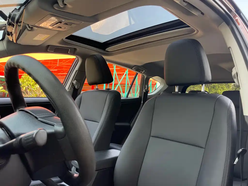 Toyota RAV4 2018 — фото 15