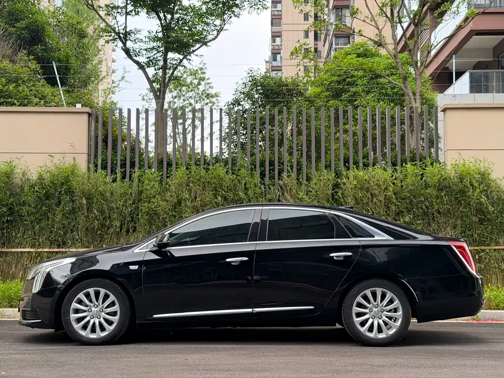 Cadillac XTS 2018 — фото 8