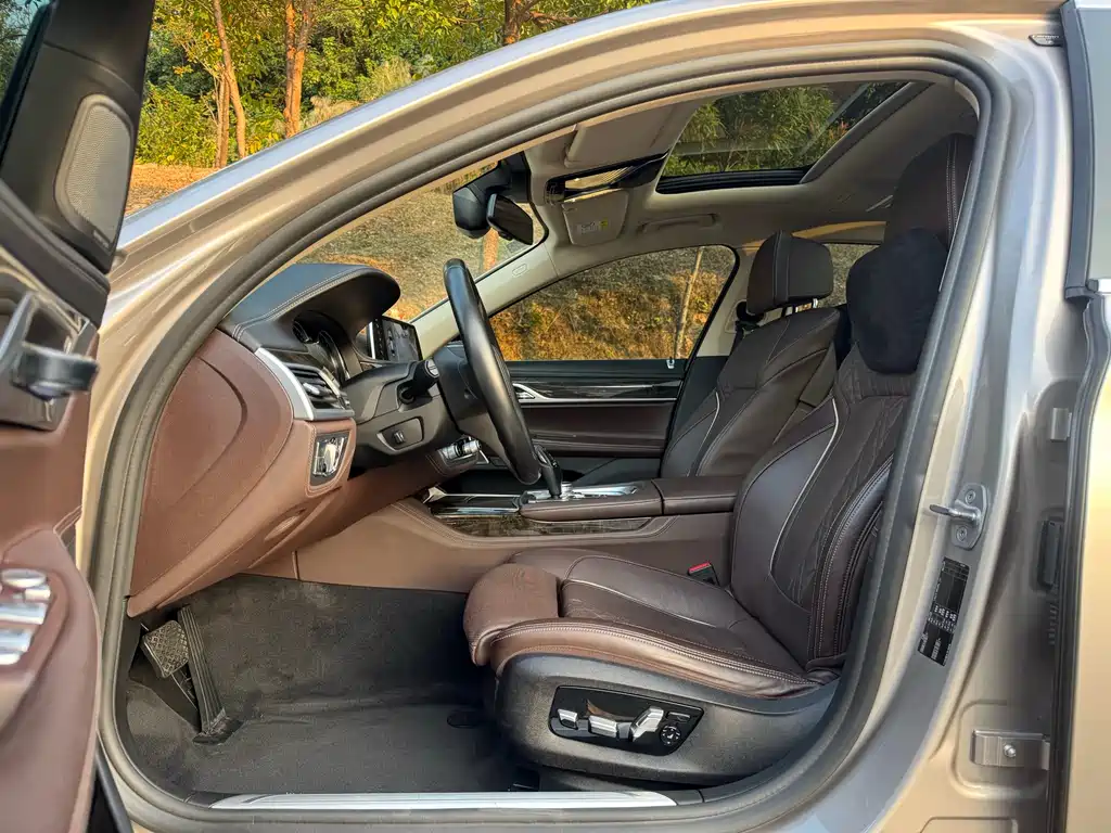 BMW 7 Series 2018 — фото 12