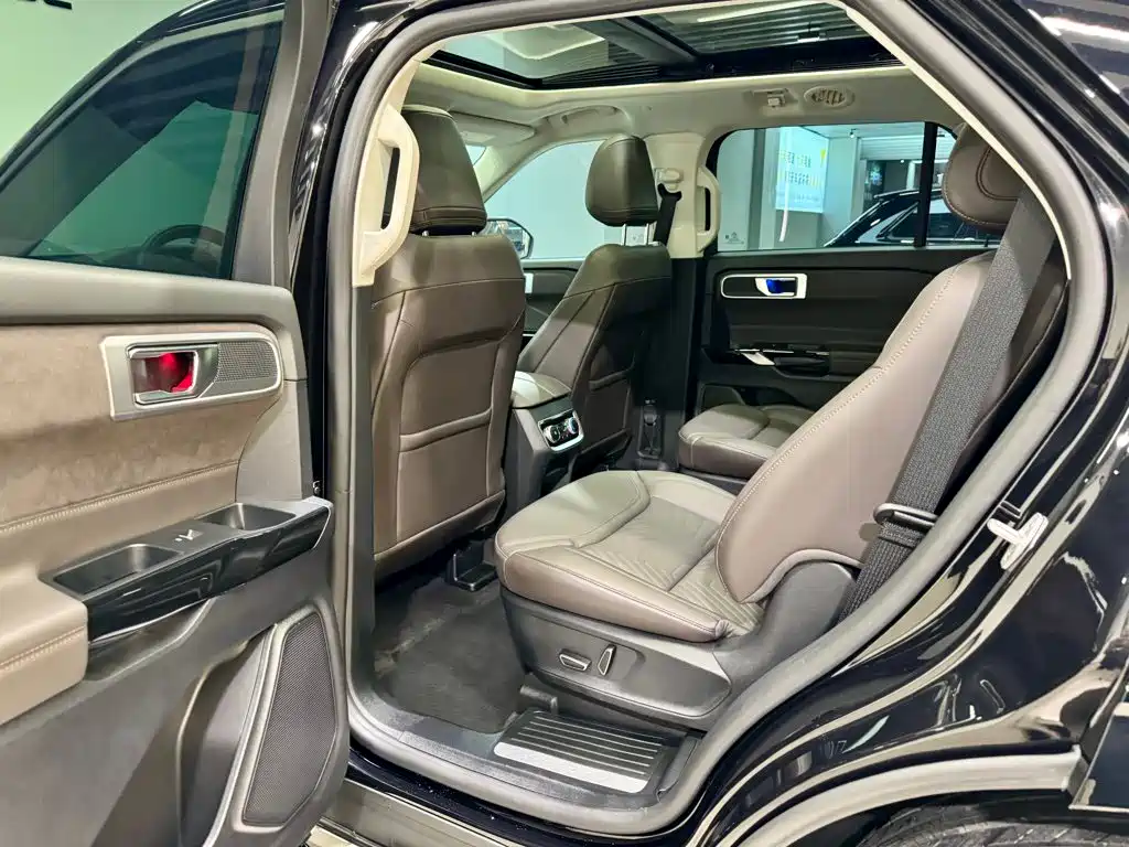 Ford Explorer 2025 — фото 25