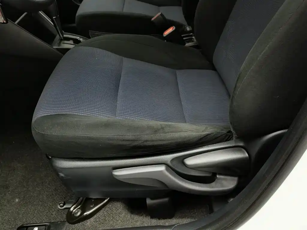 Toyota Yaris L 2018 — фото 20