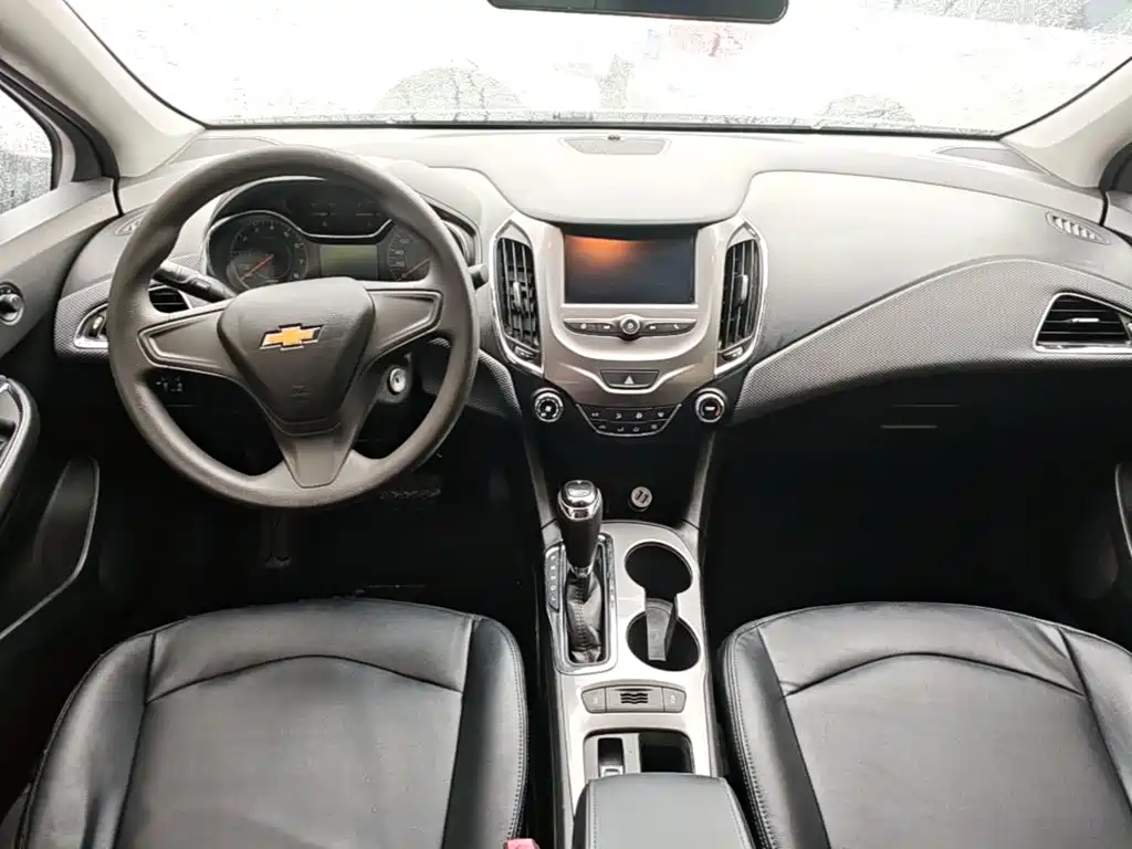 Chevrolet Cruze 2018 — фото 10