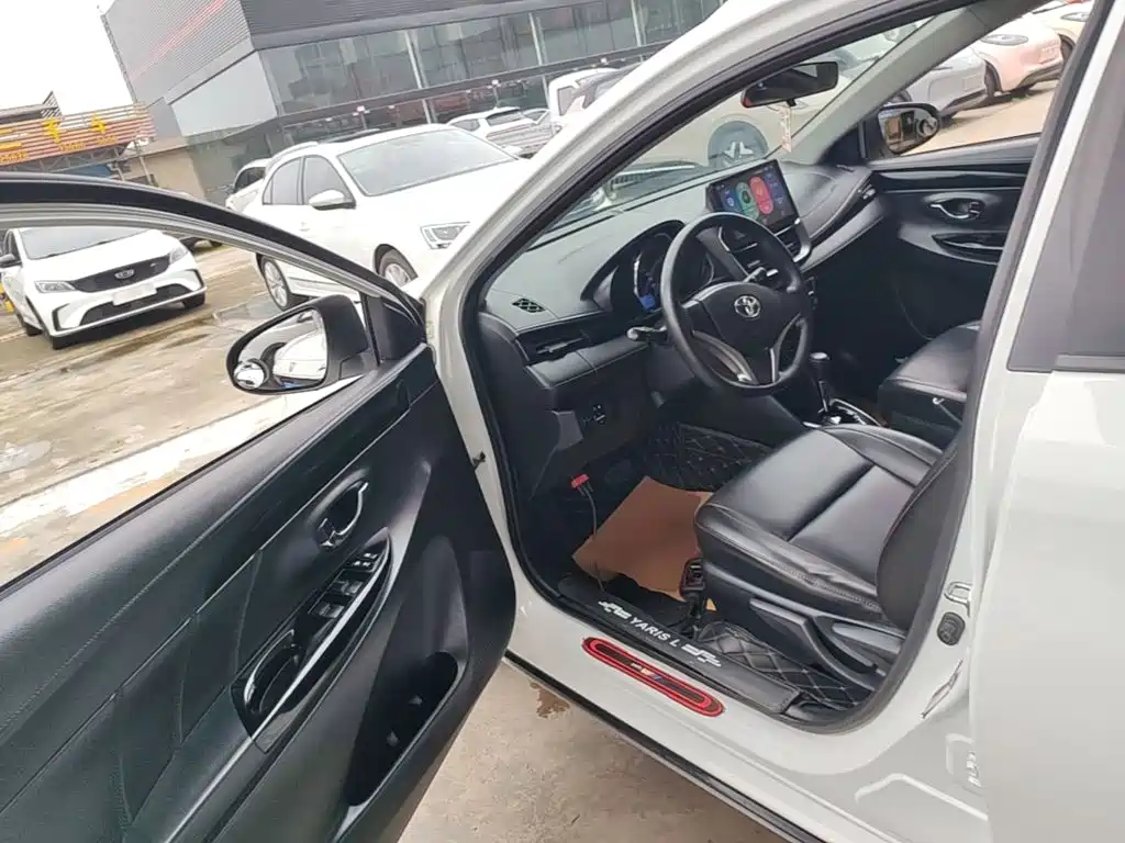 Toyota Yaris L 2020 — фото 12