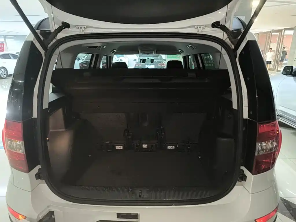 Skoda Yeti 2014 — фото 19