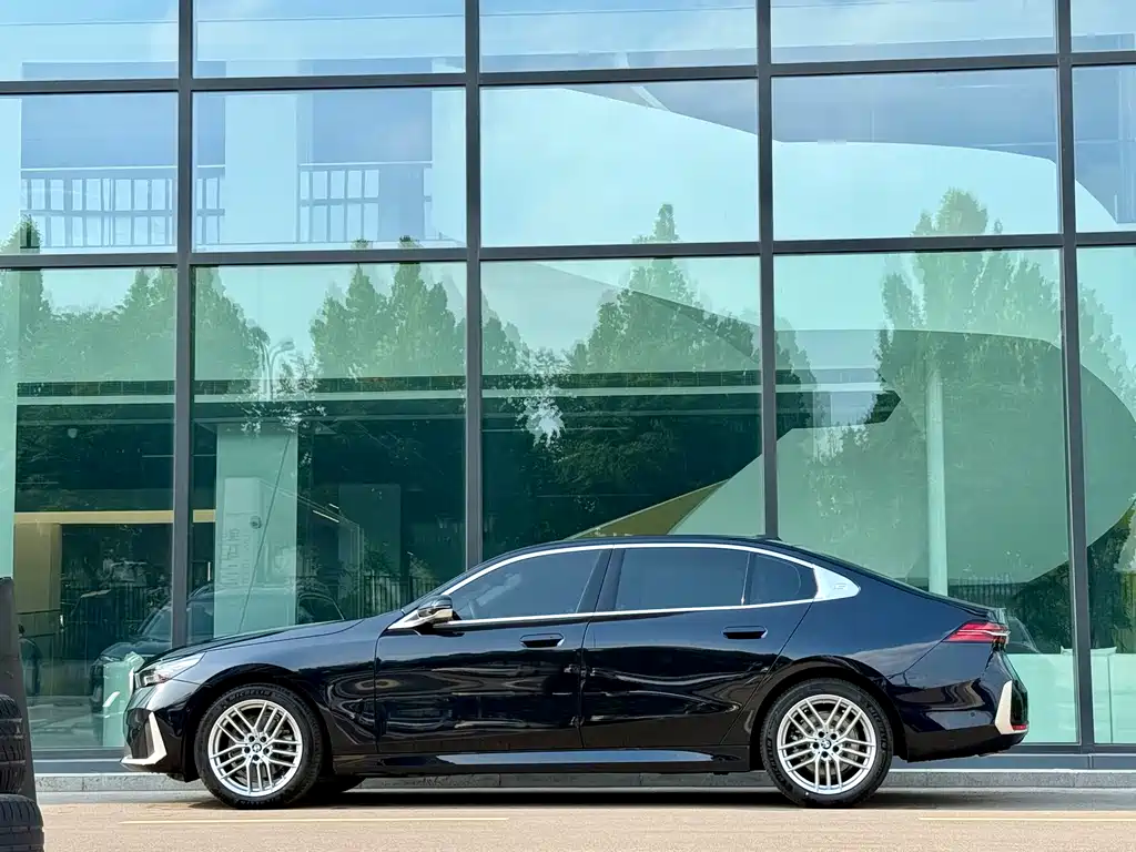 BMW 5 Series 2024