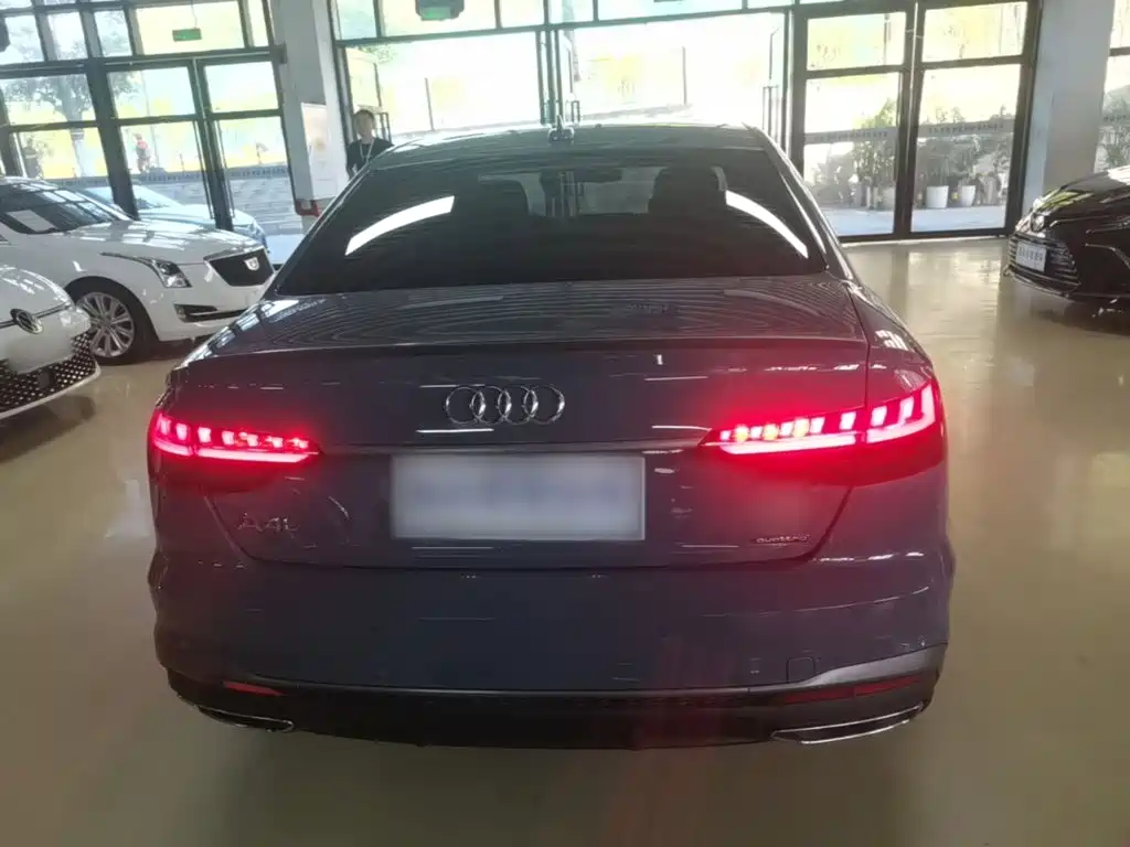 Audi A4L 2022 — фото 6