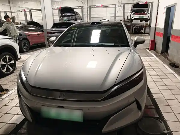 BYD Han L 2025