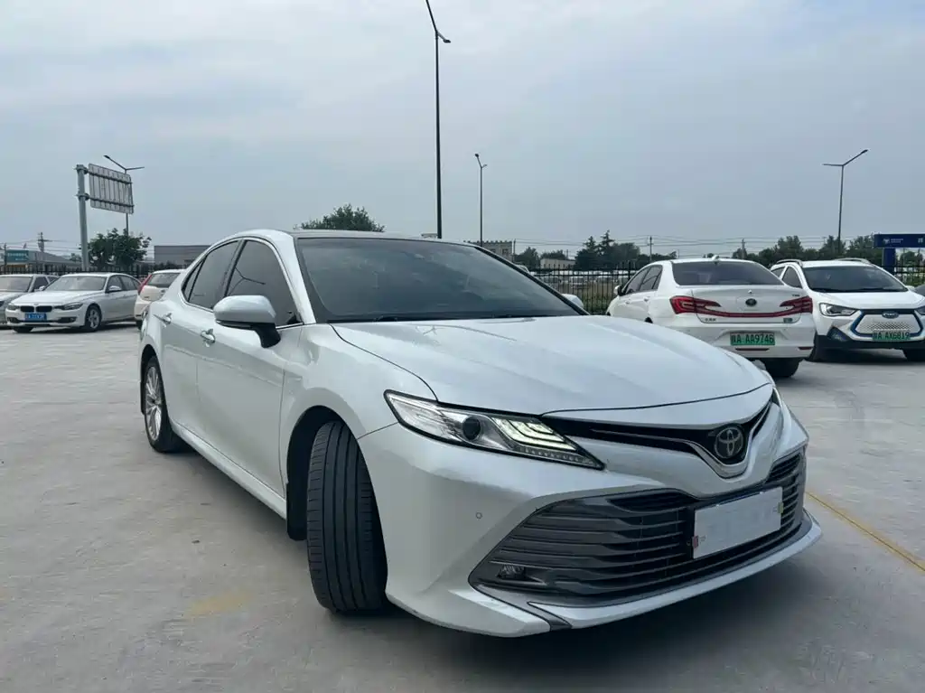 Toyota Camry 2019 — фото 3