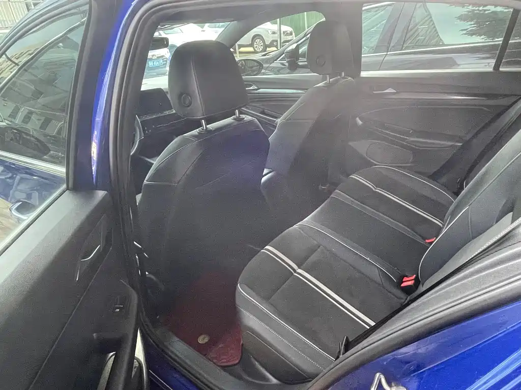 Volkswagen Golf 2021