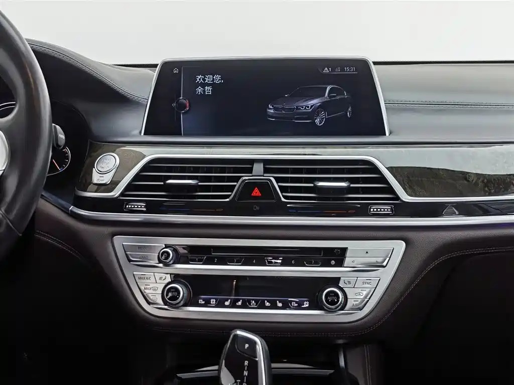 BMW 7 Series 2017 — фото 12